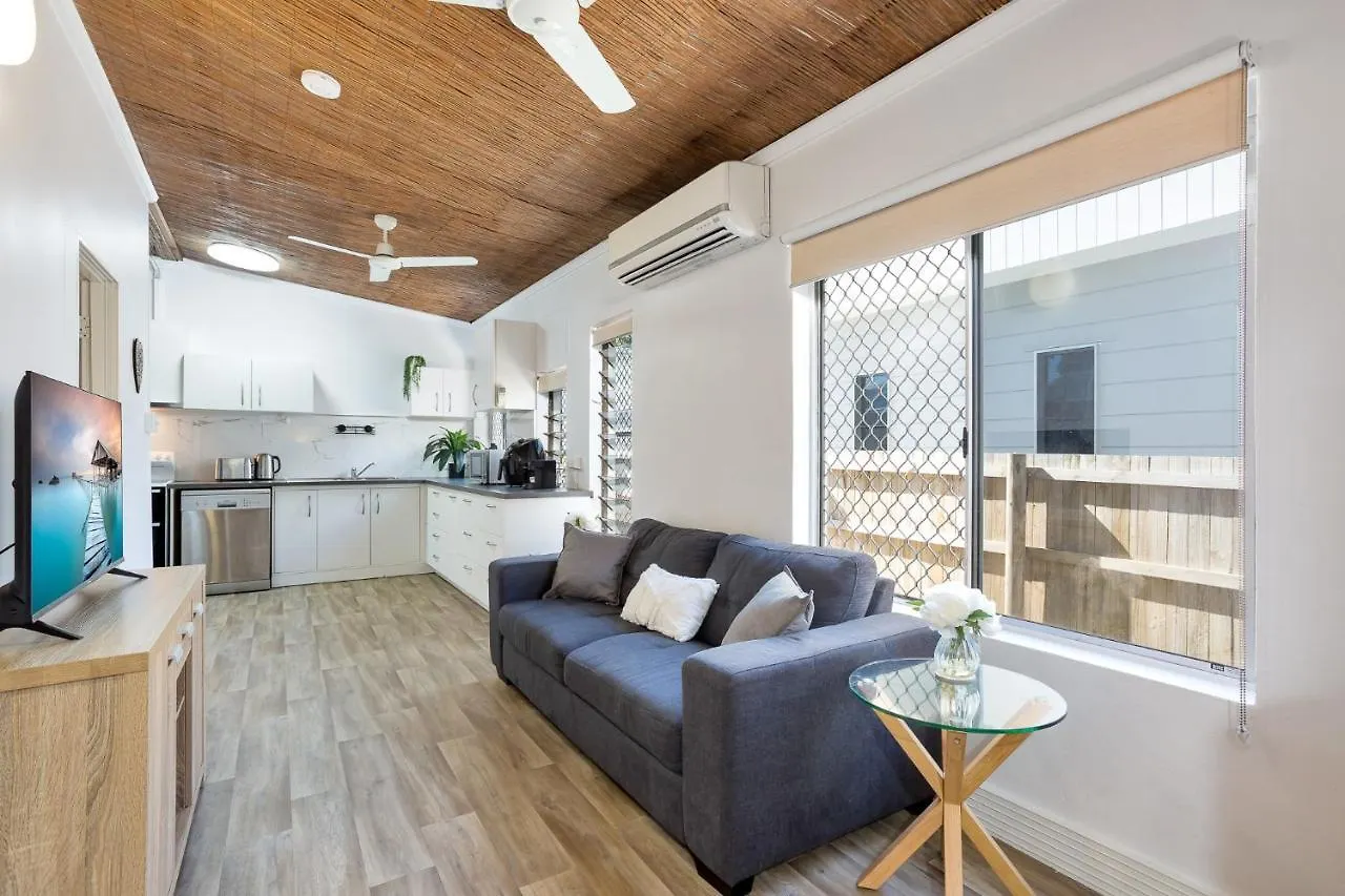 Seaside Serenity Modern Cottage With Spa Machans Beach 0*,